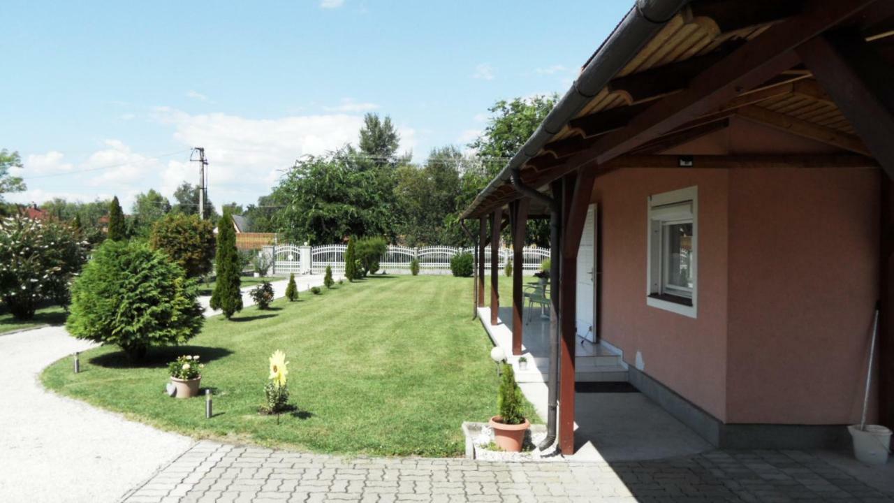 Ferienhaus Am Plattensee Balatonmáriafürdő Eksteriør bilde